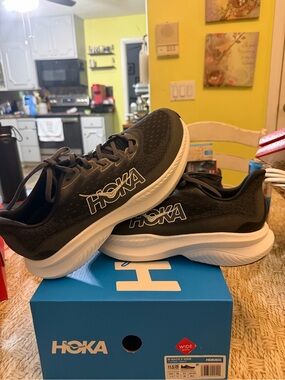 HOKA Men's MACH 6 sz 11.5 mens wide new in box!!!